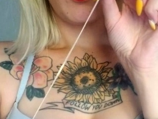 amateur blonde solo webcam