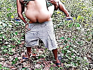 Very risky sex, Nepali bhabi mujhko jungle le gaya aur mera godh par chad k choda